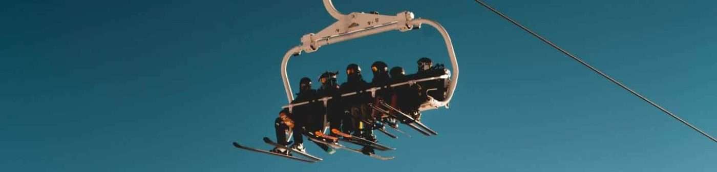 How do ski straps work?
