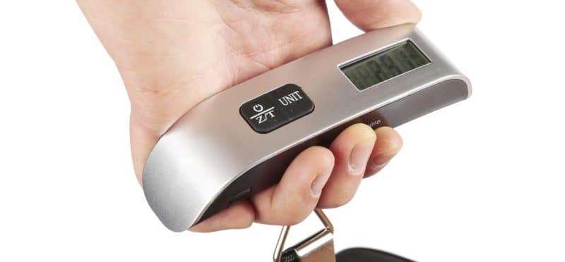 How to use luggage scales